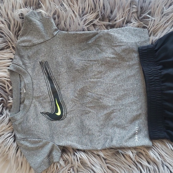 24 month nike outfit - Picture 3 of 3